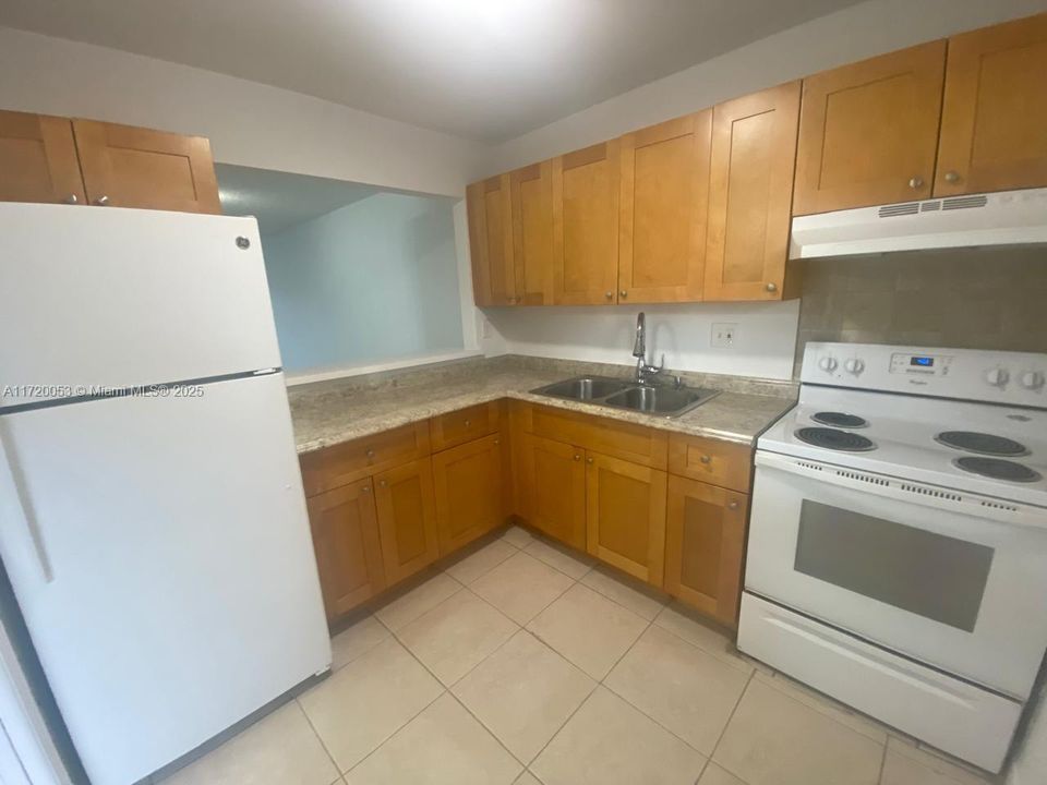 For Rent: $2,100 (2 beds, 2 baths, 913 Square Feet)