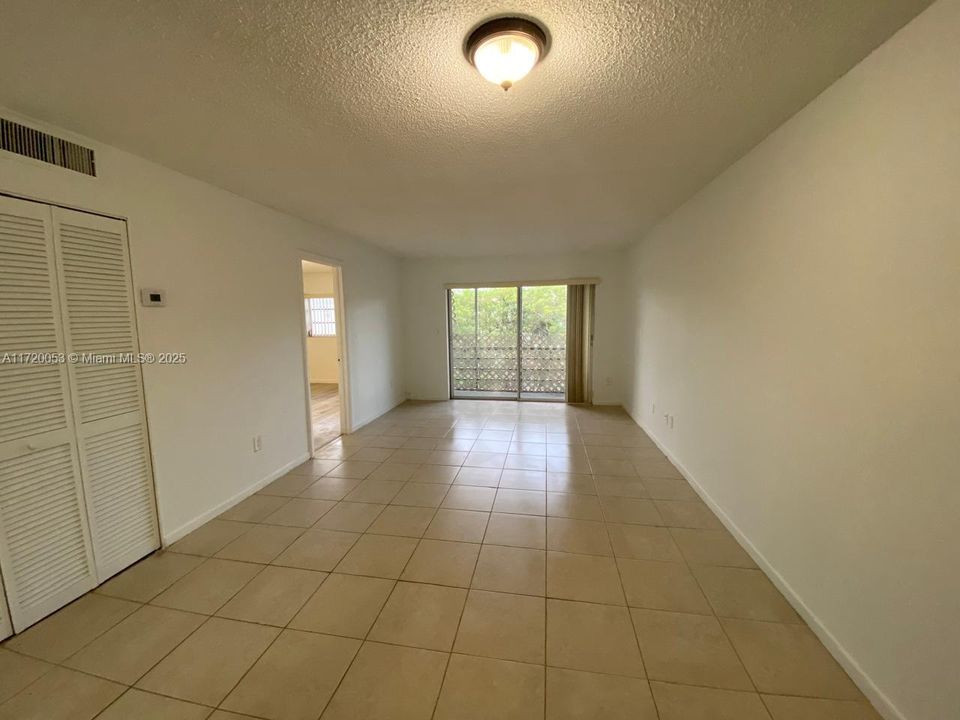 For Rent: $2,100 (2 beds, 2 baths, 913 Square Feet)