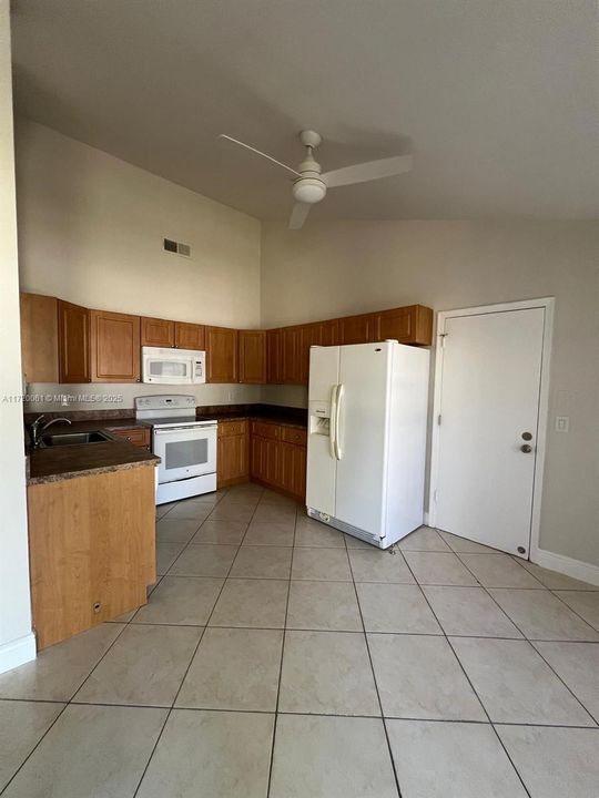 For Rent: $2,150 (2 beds, 2 baths, 991 Square Feet)