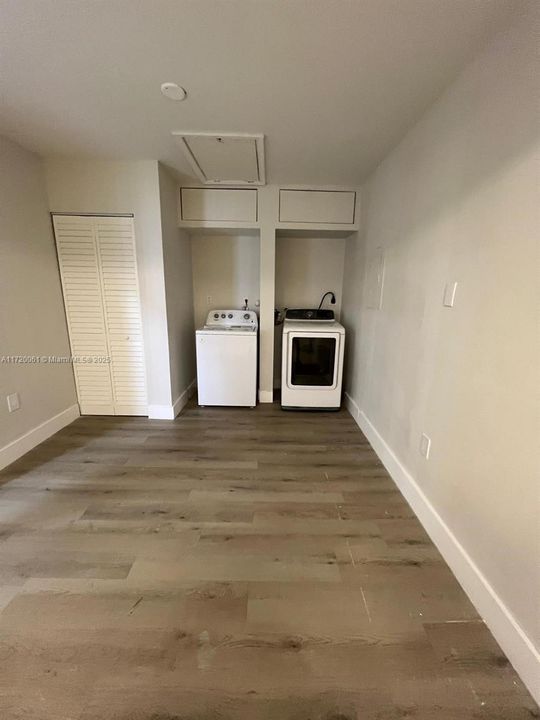 For Rent: $2,150 (2 beds, 2 baths, 991 Square Feet)