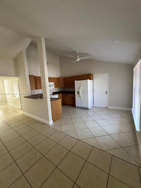 For Rent: $2,150 (2 beds, 2 baths, 991 Square Feet)