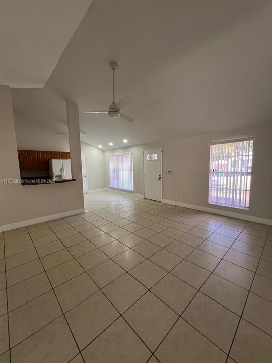 For Rent: $2,150 (2 beds, 2 baths, 991 Square Feet)