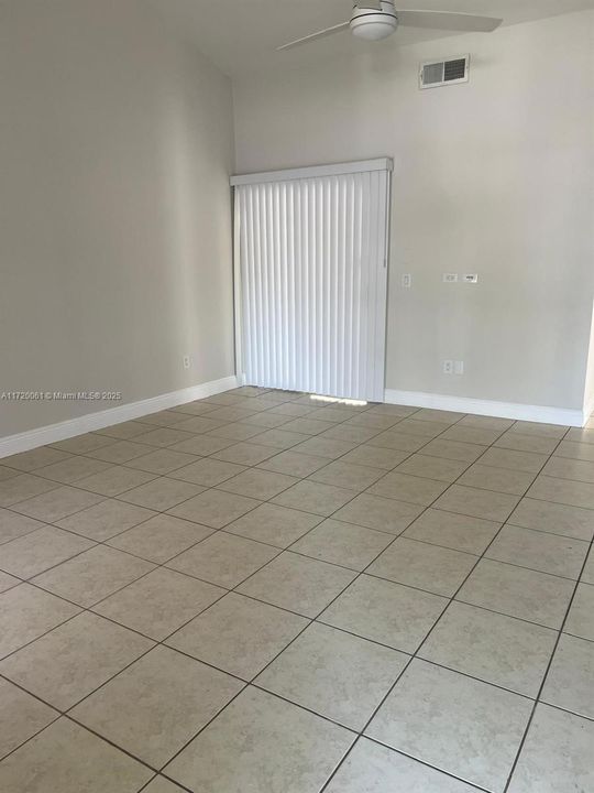 For Rent: $2,150 (2 beds, 2 baths, 991 Square Feet)