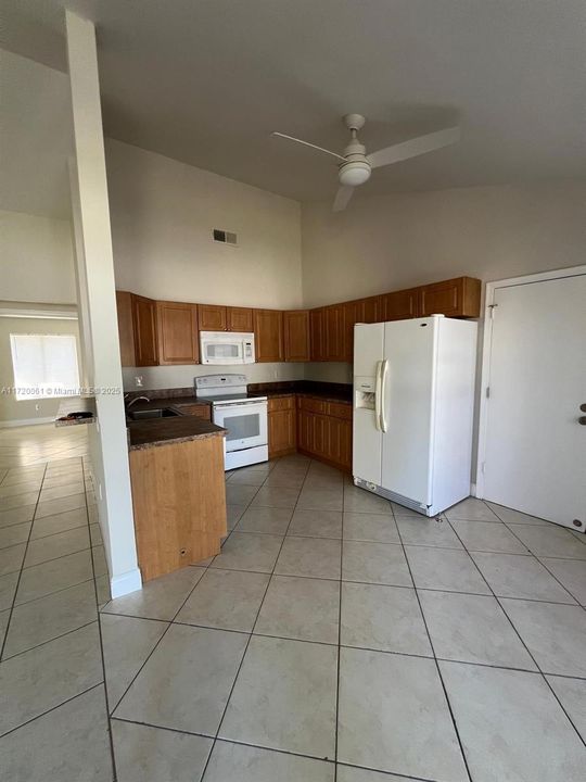 For Rent: $2,150 (2 beds, 2 baths, 991 Square Feet)