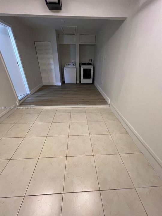 For Rent: $2,150 (2 beds, 2 baths, 991 Square Feet)