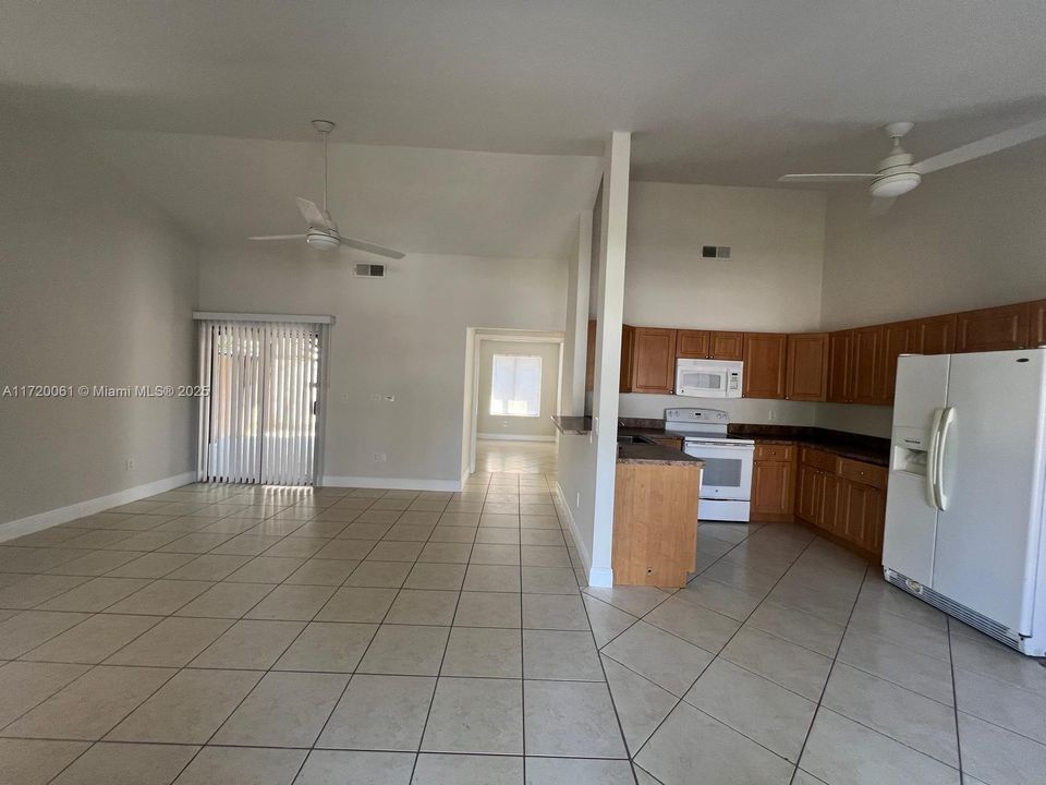 For Rent: $2,150 (2 beds, 2 baths, 991 Square Feet)