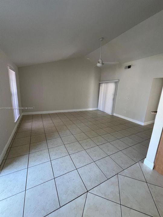 For Rent: $2,150 (2 beds, 2 baths, 991 Square Feet)