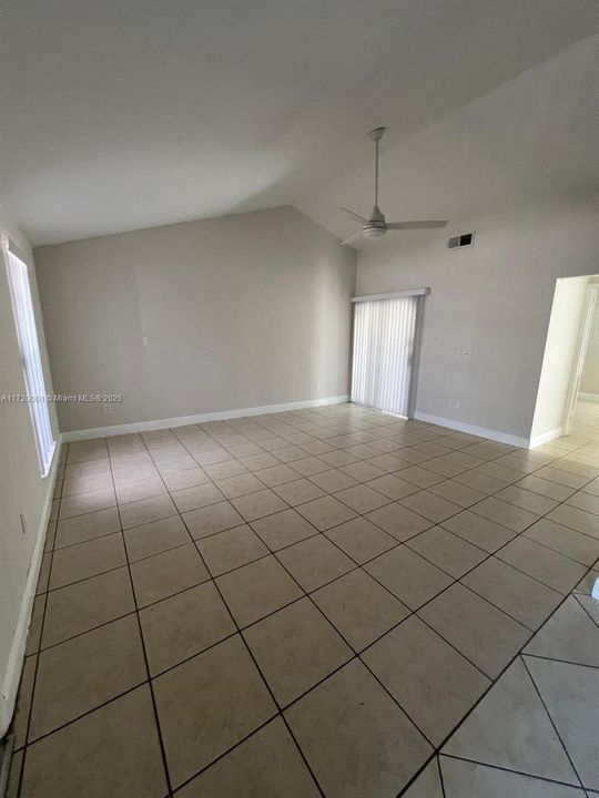 For Rent: $2,150 (2 beds, 2 baths, 991 Square Feet)