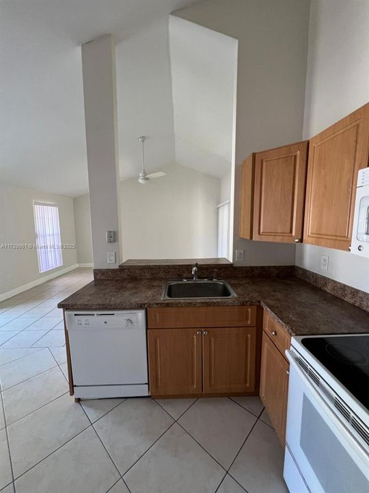 For Rent: $2,150 (2 beds, 2 baths, 991 Square Feet)