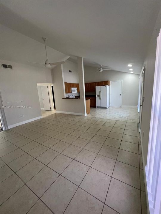 For Rent: $2,150 (2 beds, 2 baths, 991 Square Feet)