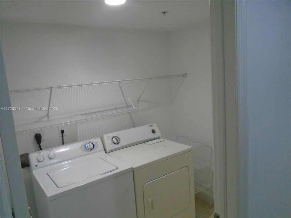 For Rent: $2,950 (2 beds, 2 baths, 1316 Square Feet)