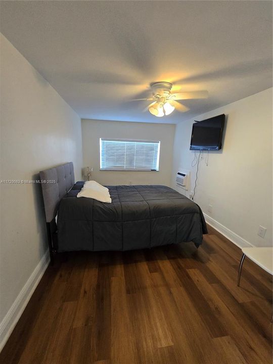 For Rent: $2,500 (2 beds, 1 baths, 3340 Square Feet)