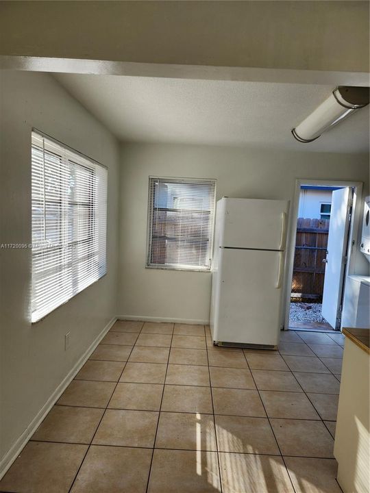 For Rent: $1,800 (2 beds, 1 baths, 900 Square Feet)