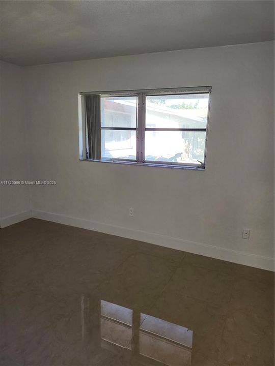 For Rent: $1,800 (2 beds, 1 baths, 900 Square Feet)