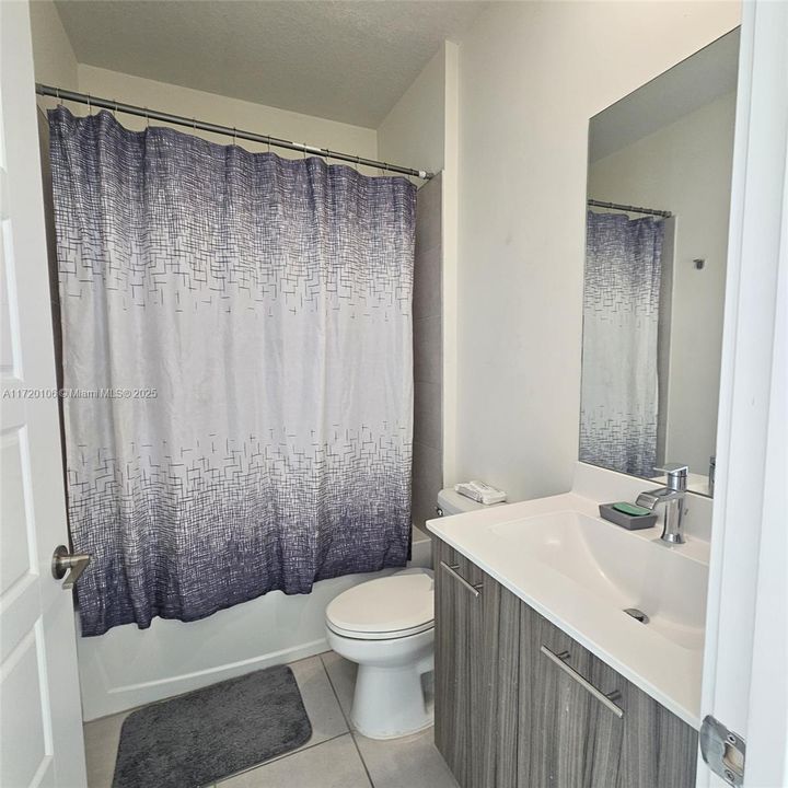 For Rent: $3,900 (3 beds, 2 baths, 1129 Square Feet)