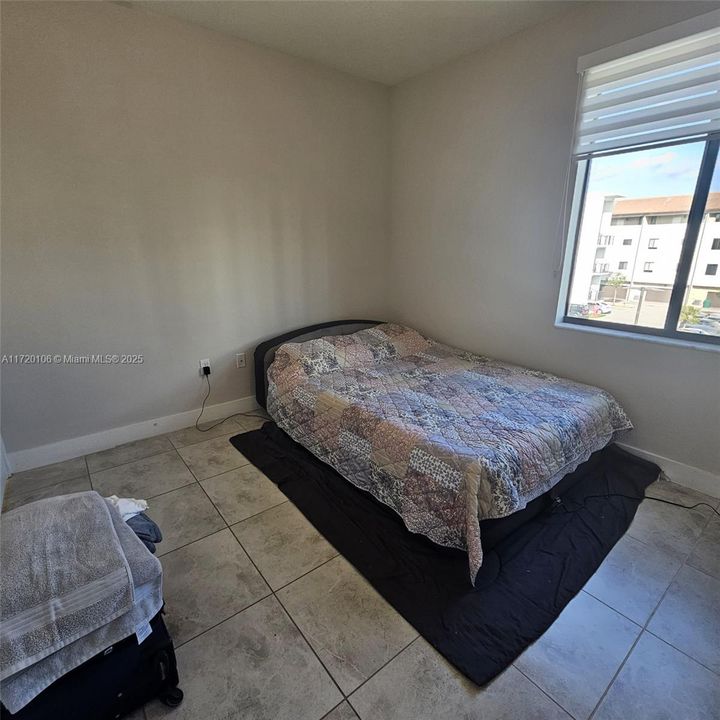 For Rent: $3,900 (3 beds, 2 baths, 1129 Square Feet)