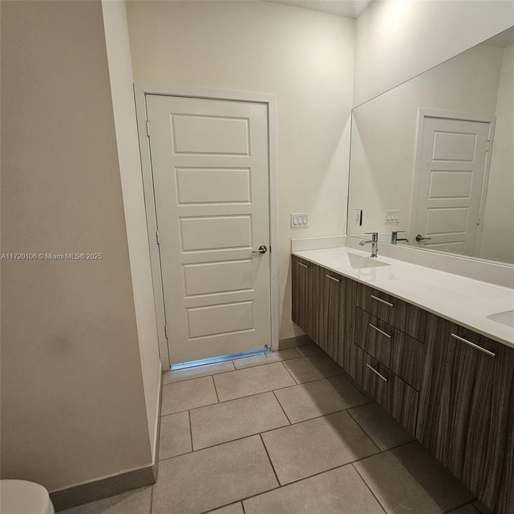 For Rent: $3,900 (3 beds, 2 baths, 1129 Square Feet)