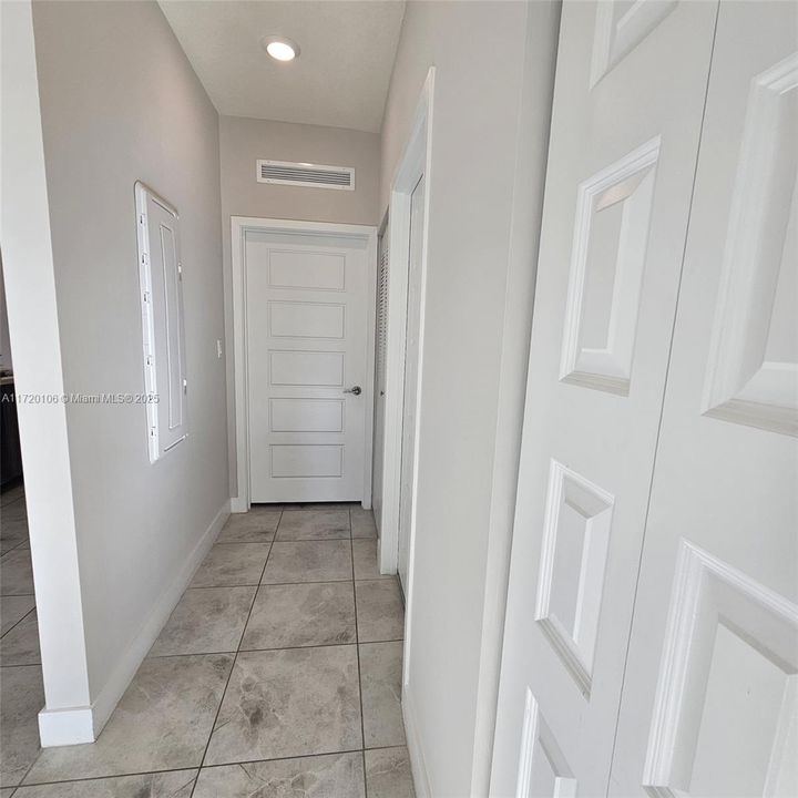 For Rent: $3,900 (3 beds, 2 baths, 1129 Square Feet)