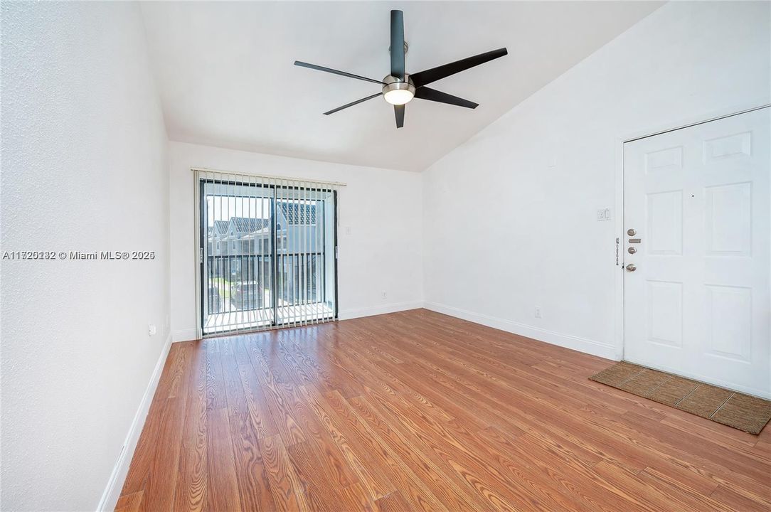 For Rent: $2,100 (1 beds, 1 baths, 579 Square Feet)