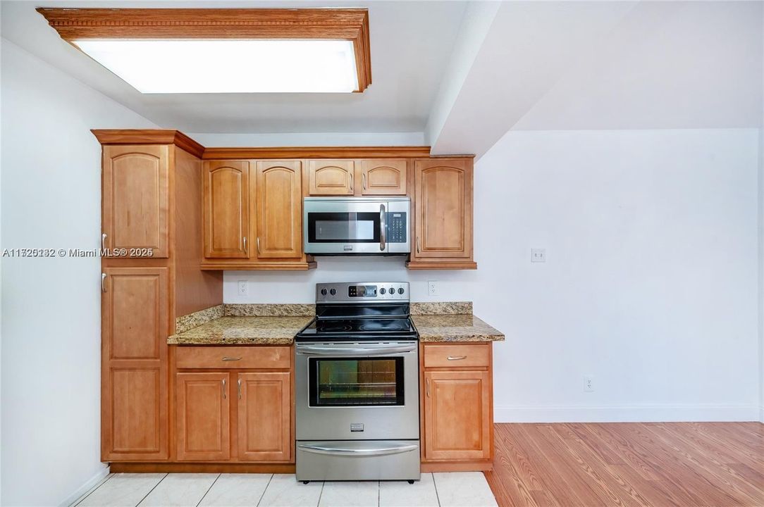 For Rent: $2,100 (1 beds, 1 baths, 579 Square Feet)