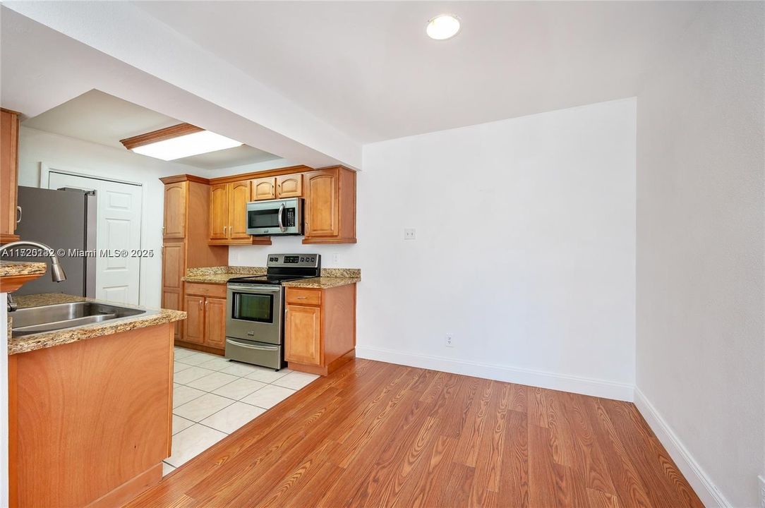 For Rent: $2,100 (1 beds, 1 baths, 579 Square Feet)