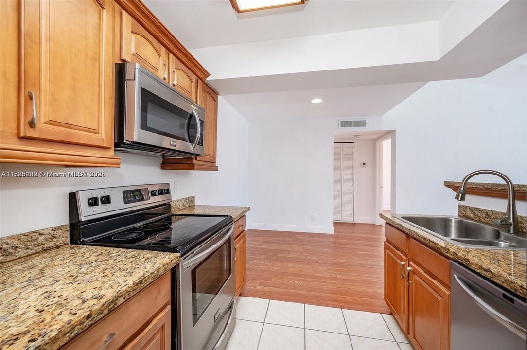 For Rent: $2,100 (1 beds, 1 baths, 579 Square Feet)