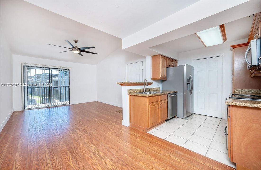 For Rent: $2,100 (1 beds, 1 baths, 579 Square Feet)