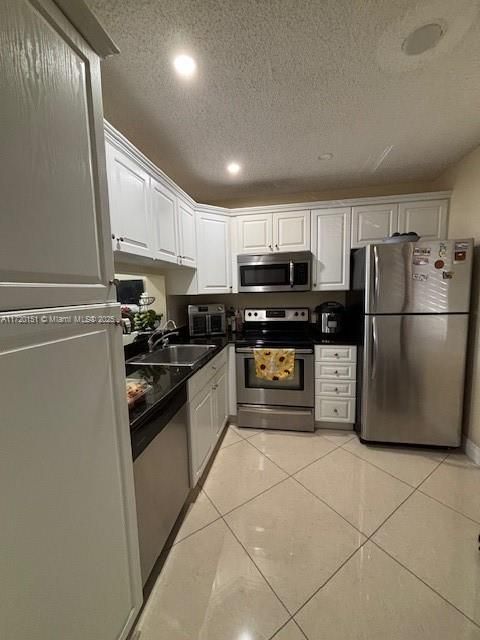 For Rent: $2,200 (2 beds, 2 baths, 815 Square Feet)