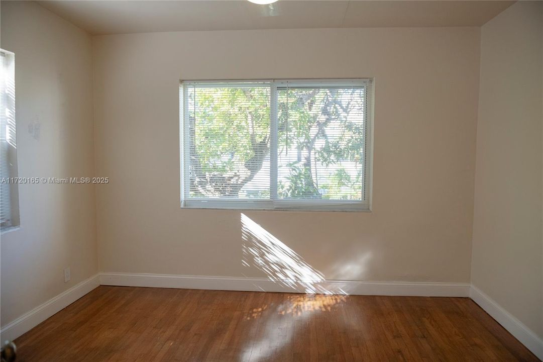 For Rent: $2,250 (2 beds, 1 baths, 720 Square Feet)