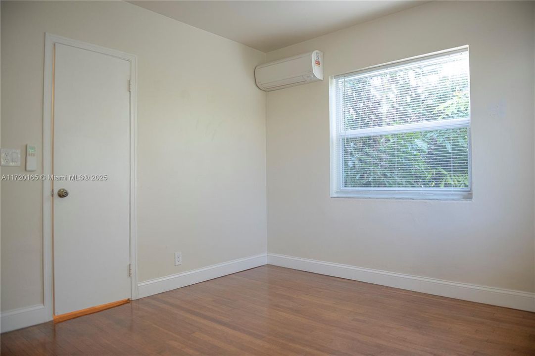 For Rent: $2,250 (2 beds, 1 baths, 720 Square Feet)