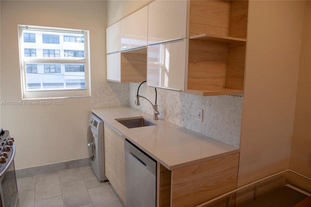 For Rent: $2,250 (2 beds, 1 baths, 720 Square Feet)