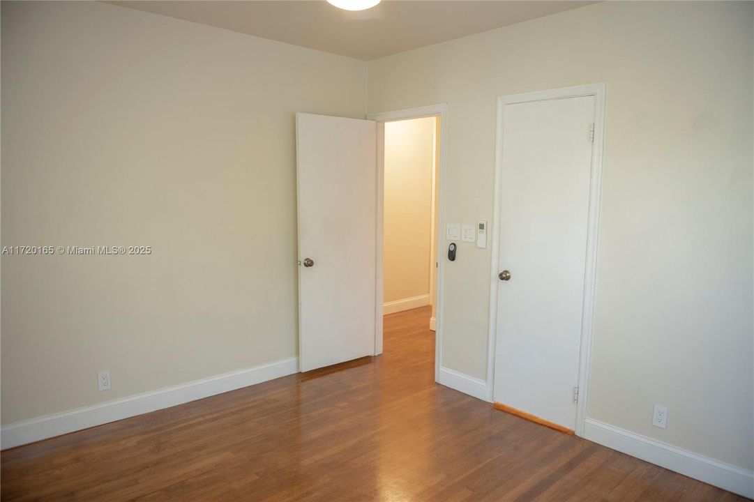 For Rent: $2,250 (2 beds, 1 baths, 720 Square Feet)