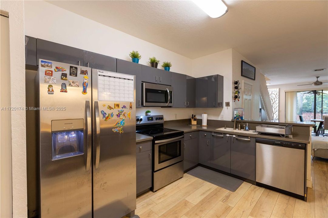 For Rent: $3,000 (2 beds, 2 baths, 1386 Square Feet)