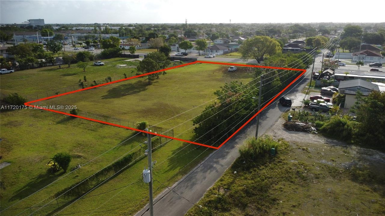 For Sale: $1,290,000 (1.11 acres)