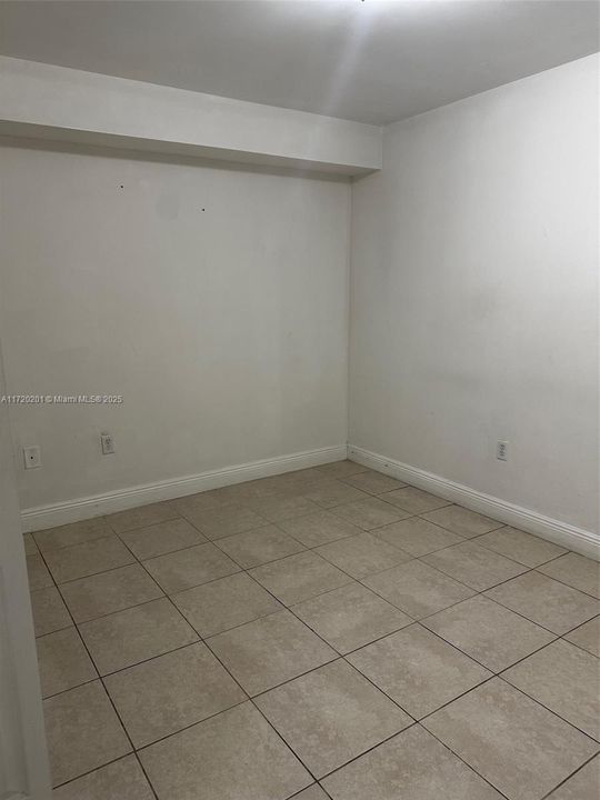 For Rent: $3,000 (3 beds, 2 baths, 4708 Square Feet)