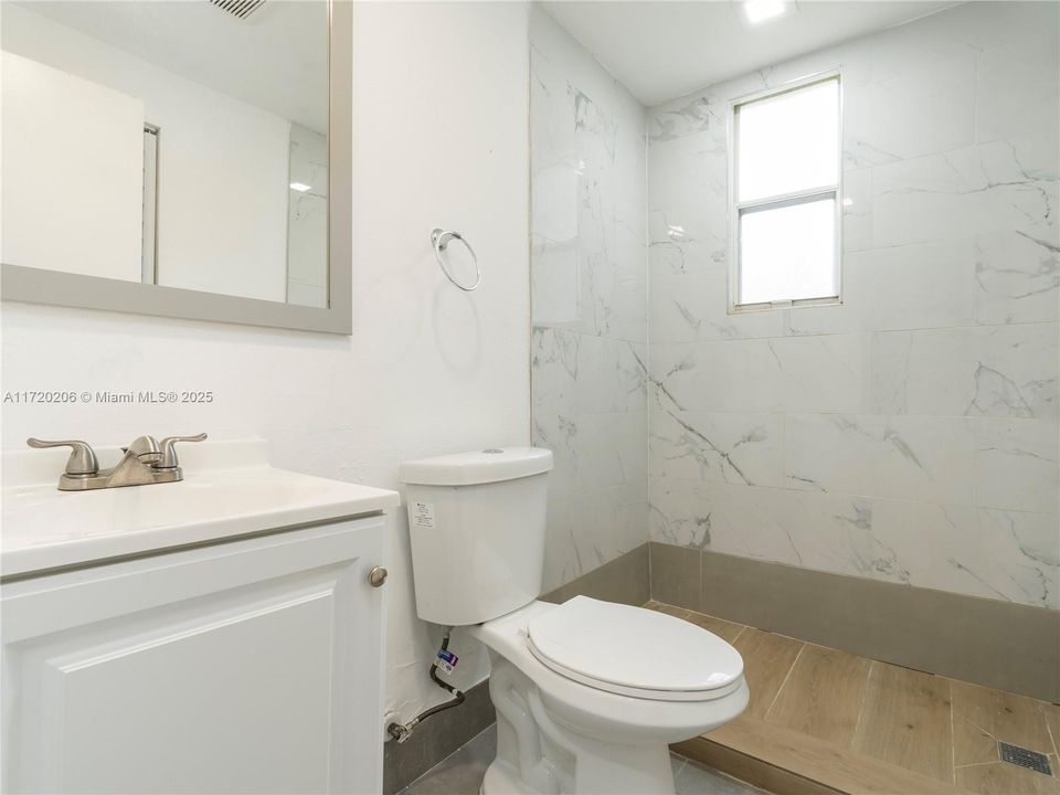 For Sale: $499,000 (2 beds, 1 baths, 983 Square Feet)