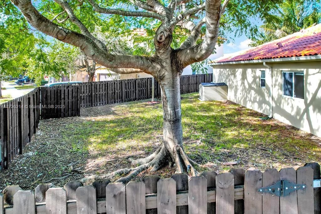 For Sale: $520,000 (3 beds, 2 baths, 1739 Square Feet)