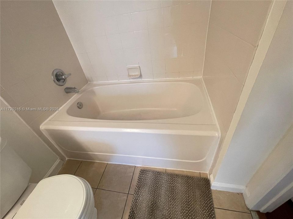 For Rent: $1,990 (1 beds, 1 baths, 736 Square Feet)