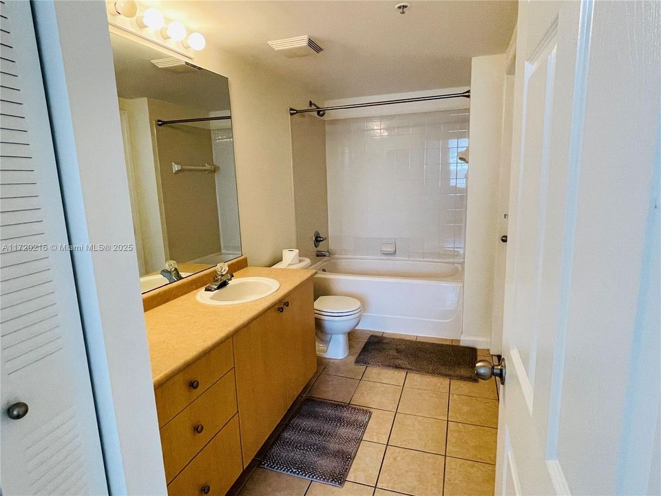 For Rent: $1,990 (1 beds, 1 baths, 736 Square Feet)