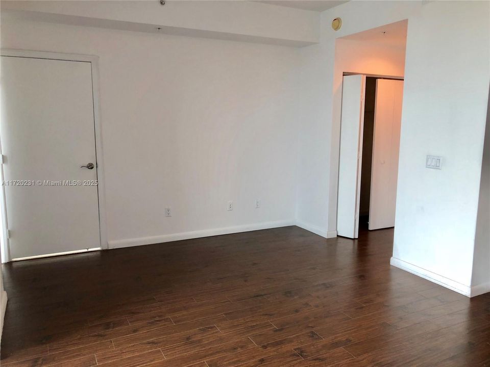 For Rent: $2,300 (0 beds, 1 baths, 431 Square Feet)