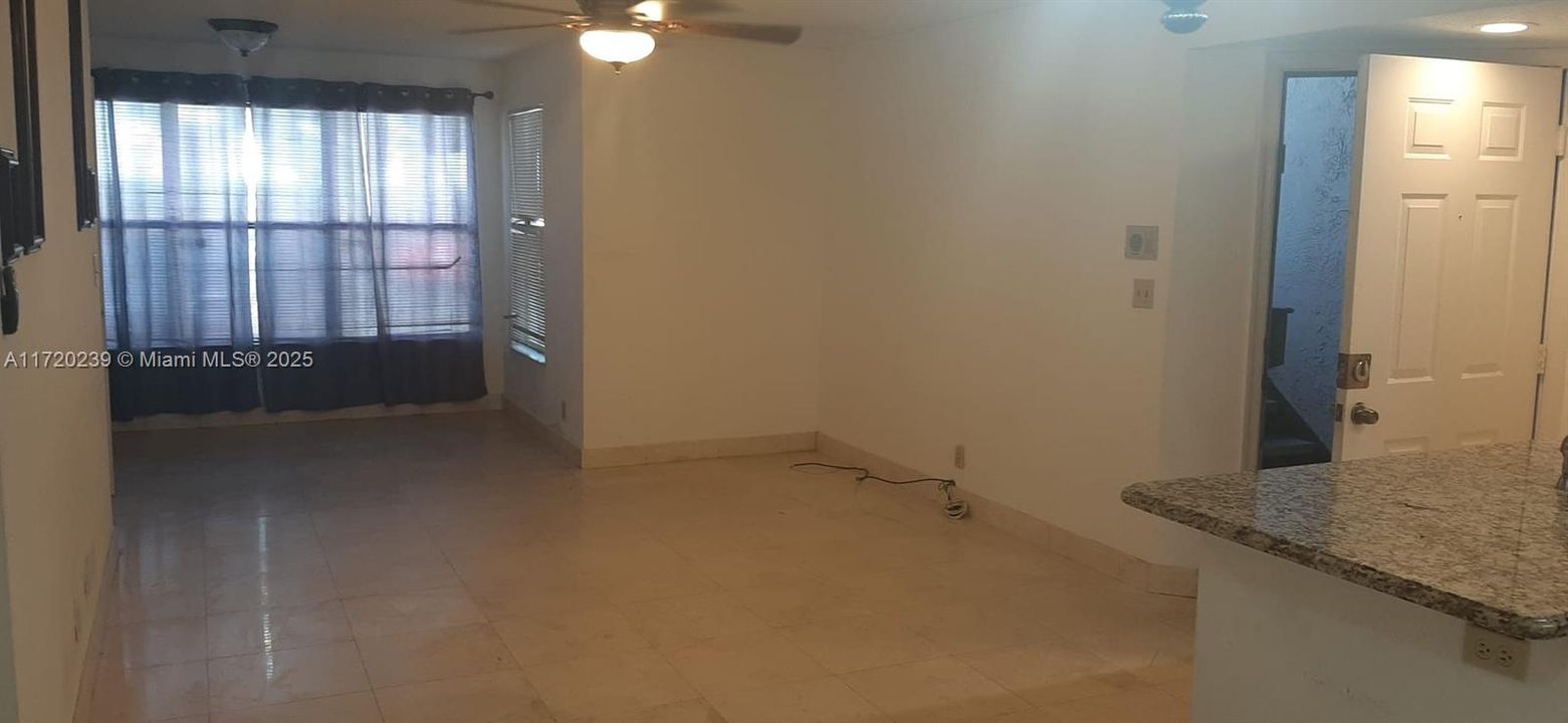 For Sale: $229,000 (1 beds, 1 baths, 805 Square Feet)