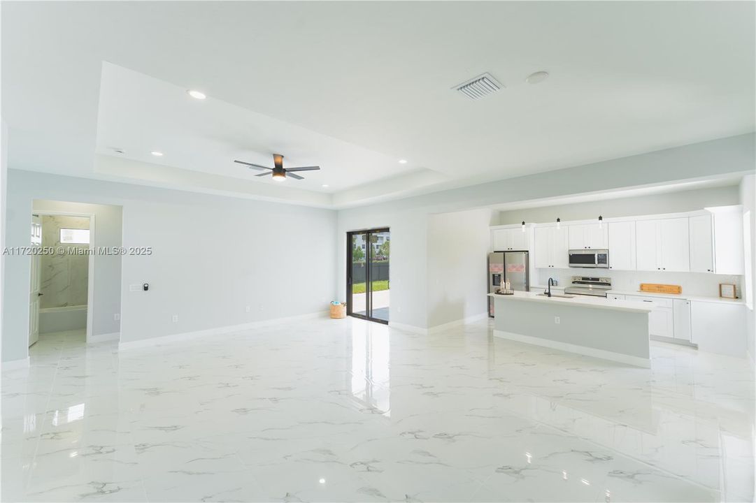 Recientemente alquilado: $3,300 (4 camas, 2 baños, 1842 Pies cuadrados)