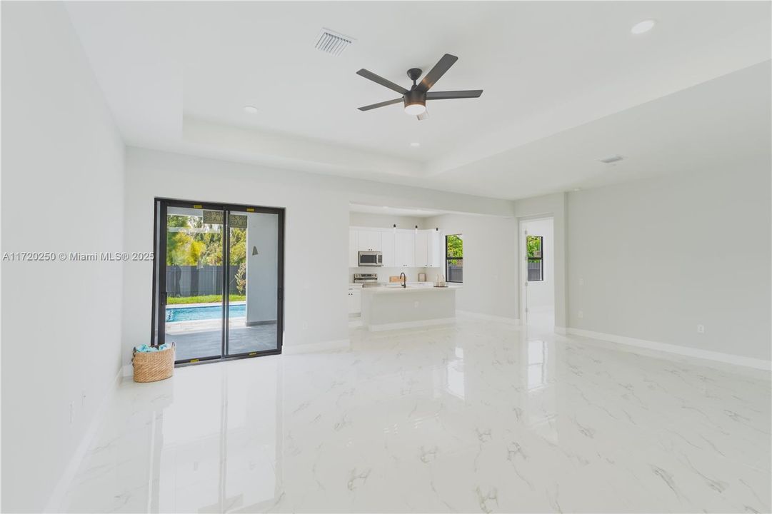 Recientemente alquilado: $3,300 (4 camas, 2 baños, 1842 Pies cuadrados)