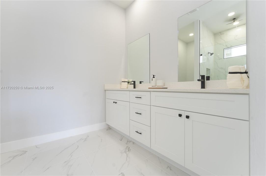 Recientemente alquilado: $3,300 (4 camas, 2 baños, 1842 Pies cuadrados)