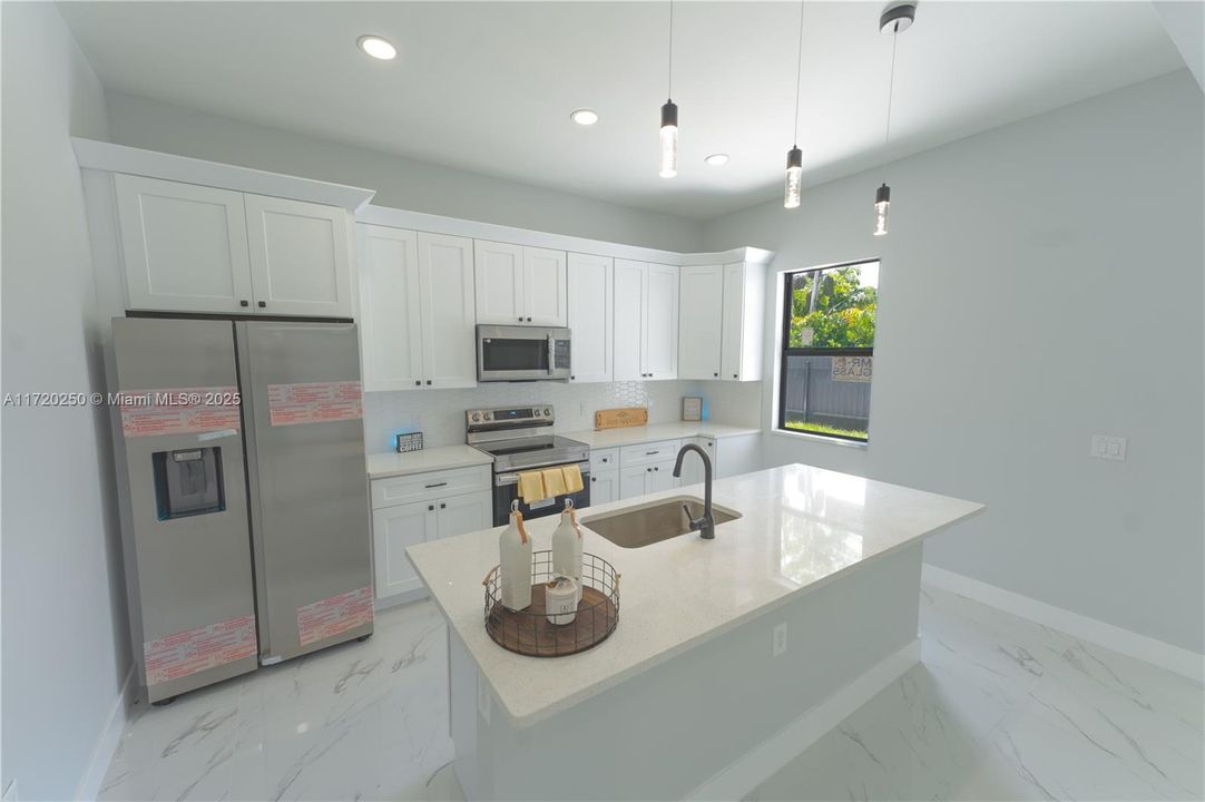 Recientemente alquilado: $3,300 (4 camas, 2 baños, 1842 Pies cuadrados)