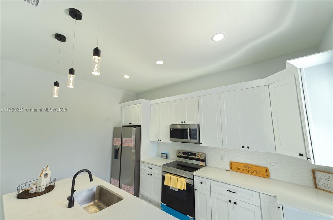 Recientemente alquilado: $3,300 (4 camas, 2 baños, 1842 Pies cuadrados)