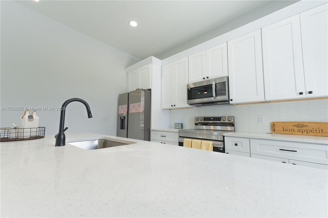 Recientemente alquilado: $3,300 (4 camas, 2 baños, 1842 Pies cuadrados)