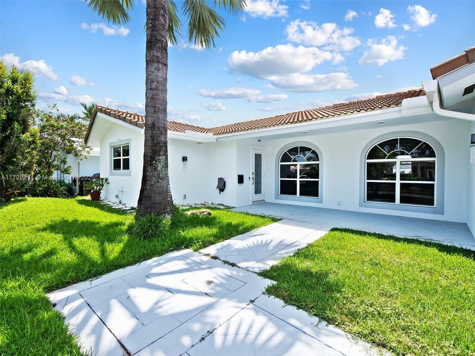 For Sale: $1,295,000 (3 beds, 2 baths, 2254 Square Feet)