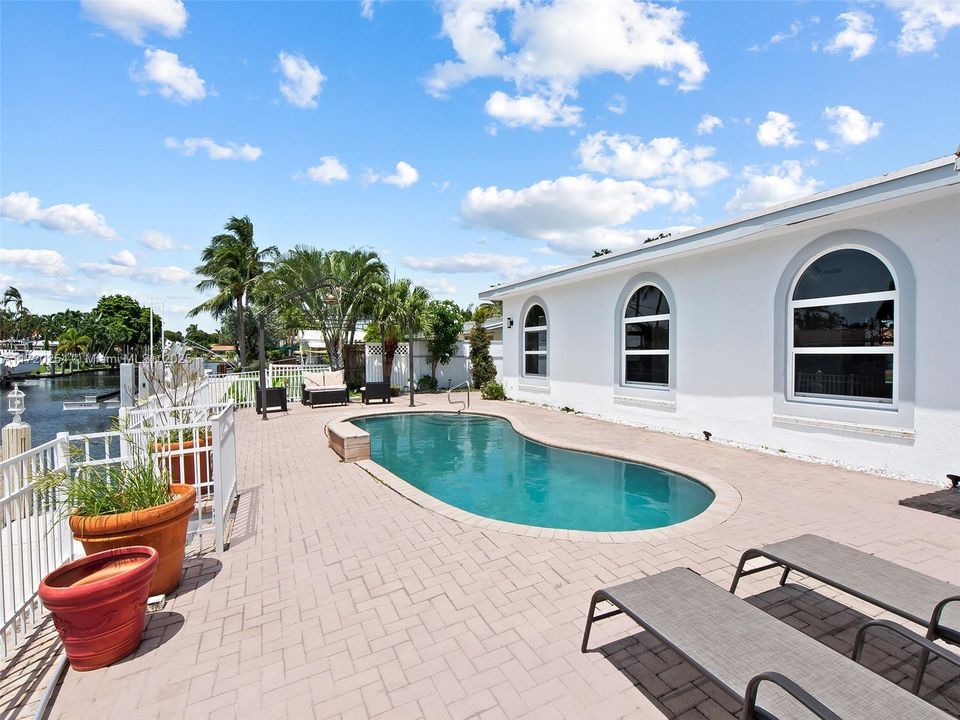 For Sale: $1,295,000 (3 beds, 2 baths, 2254 Square Feet)