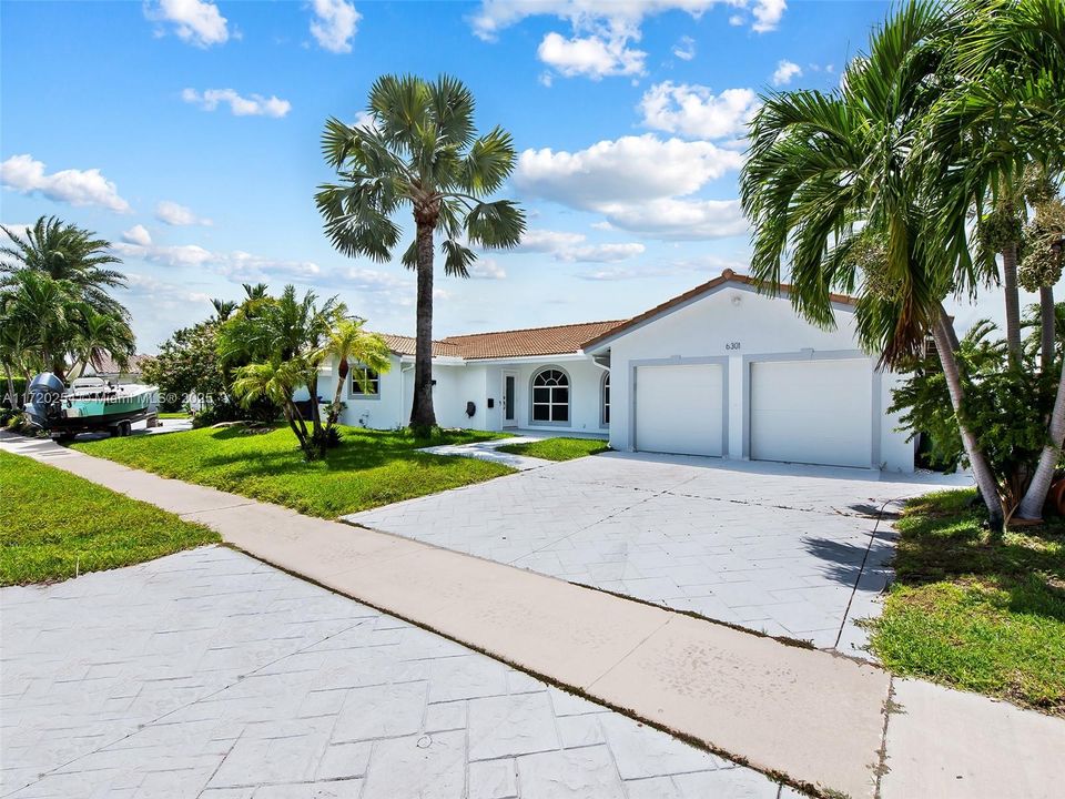 For Sale: $1,295,000 (3 beds, 2 baths, 2254 Square Feet)